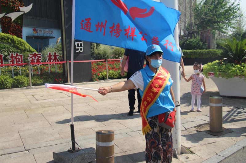 <strong>玩女人小骚逼抠女人大屁眼子</strong>